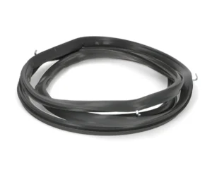 אטם גומי שחור מעוגל עם שני מהדקים מתכתיים על רקע לבן