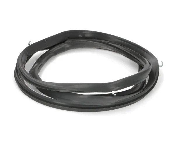 אטם גומי שחור מעוגל עם שני מהדקים מתכתיים על רקע לבן