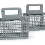 שתי סלסלות פלסטיק אפורות עם ידיות ושוקת מחולקת לשימוש במכונת כביסה או מדיח כלים